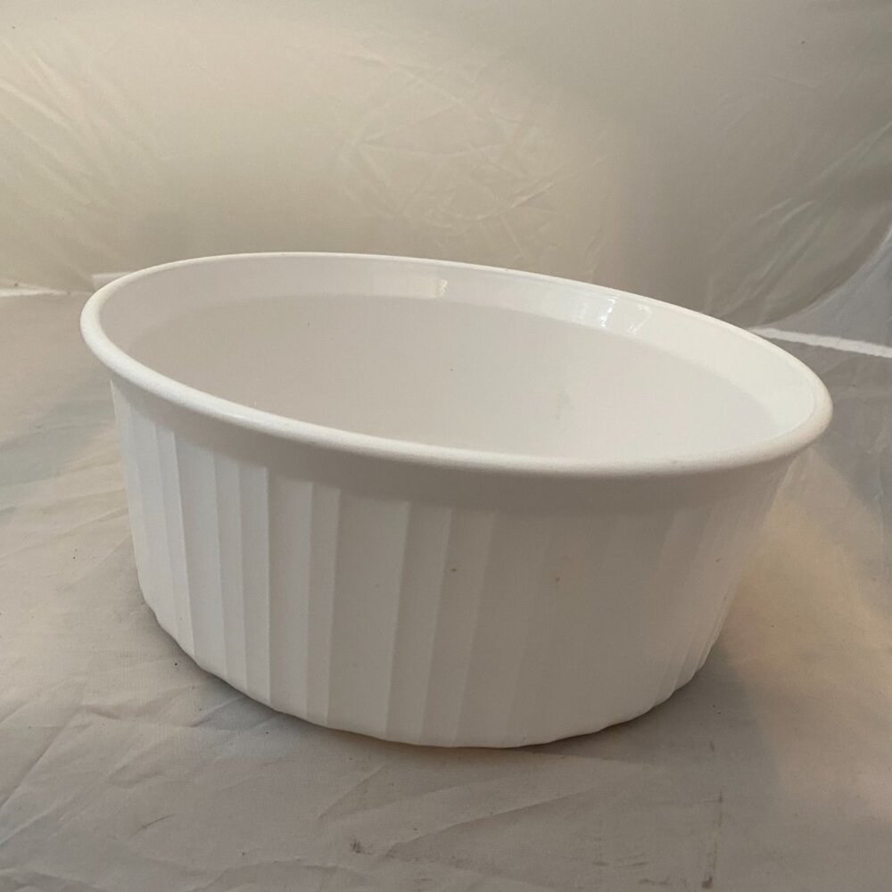 Corning F-1-B 2.5 Liter French White Pyroceram Casserole Round Dish